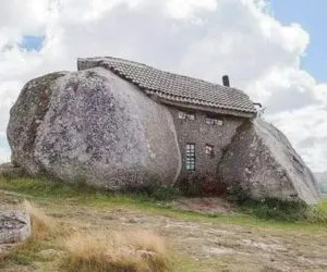 Casa do Penedo, Portugal